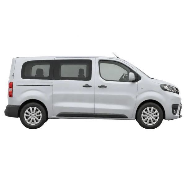 Toyota Proace 2021 en plateado, vista lateral (hacia la derecha)