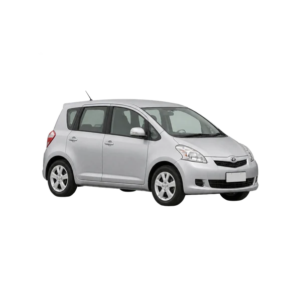Toyota Ractis 2005 en plateado, vista frontal tres cuartos (hacia la izquierda)