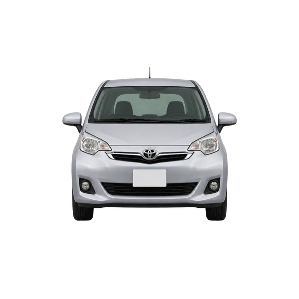 Toyota Ractis 2015 باللون فضي، منظر أمامي
