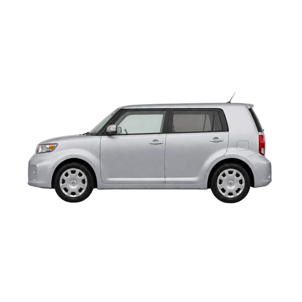 Toyota Scion xB 2015 باللون فضي، منظر جانبي (متجه إلى اليسار)