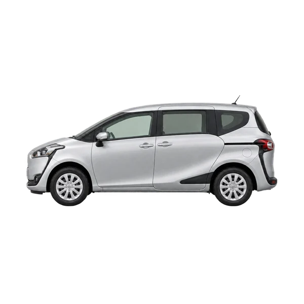 Toyota Sienta 2015 باللون فضي، منظر جانبي (متجه إلى اليسار)
