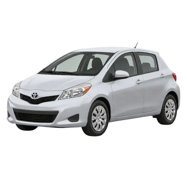 Toyota Vitz 2012 argent, vue trois-quarts avant (orienté vers la gauche)