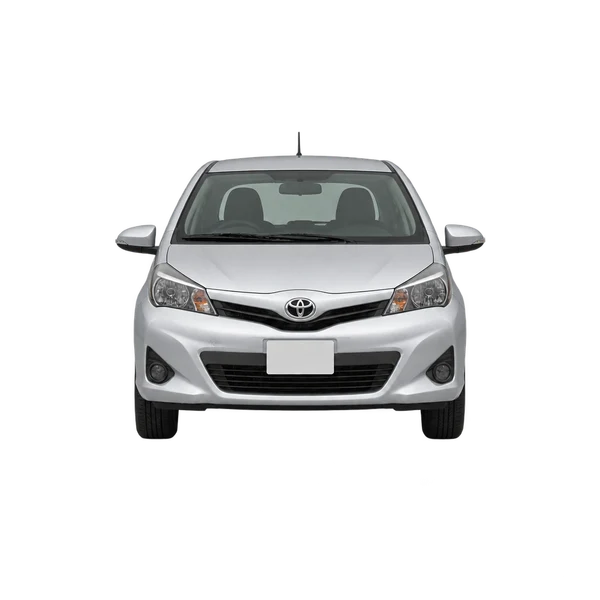 Toyota Vitz 2015 باللون فضي، منظر أمامي