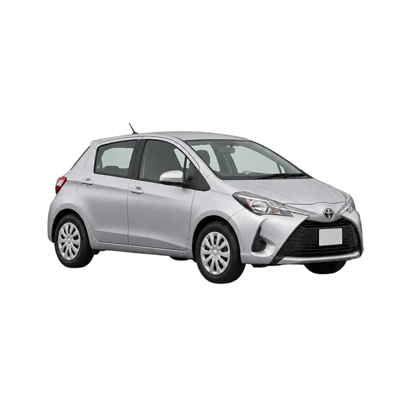 Toyota Vitz 2020 باللون فضي، منظر منظر أمامي بزاوية ثلاثة أرباع (متجه لليسار)