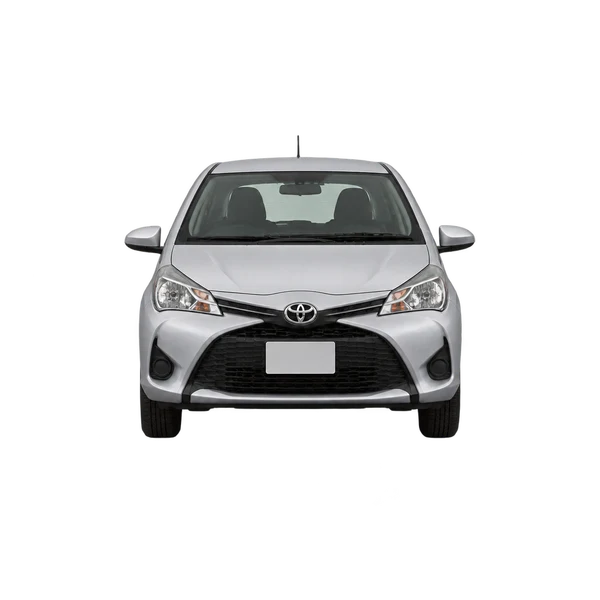 Toyota Vitz 2020 باللون فضي، منظر أمامي
