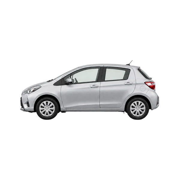 Toyota Vitz 2020 باللون فضي، منظر جانبي (متجه إلى اليسار)
