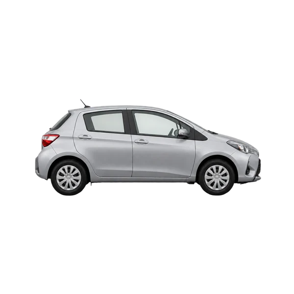 Toyota Vitz 2020 باللون فضي، منظر منظر جانبي (باتجاه اليمين)
