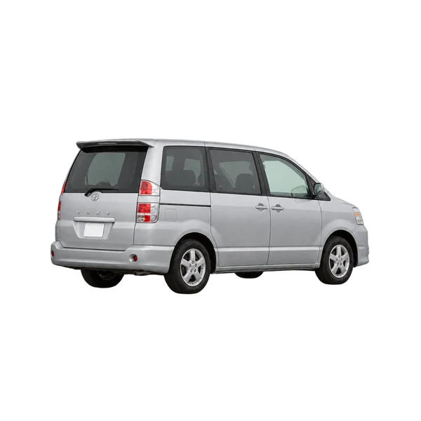 Toyota Voxy 2002 argent, vue trois-quarts arrière (orienté vers la gauche)