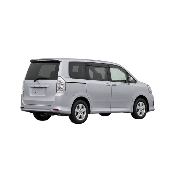 Toyota Voxy 2012 باللون فضي، منظر ثلاثة أرباع خلفي (باتجاه اليسار)
