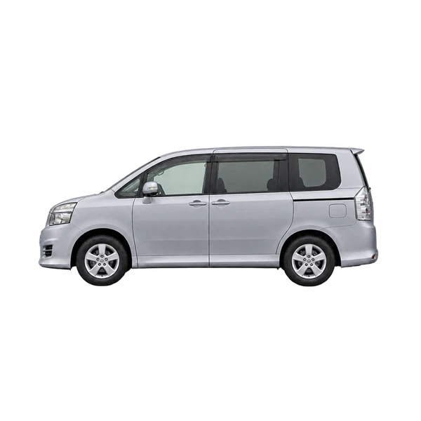 Toyota Voxy 2012 باللون فضي، منظر جانبي (متجه إلى اليسار)