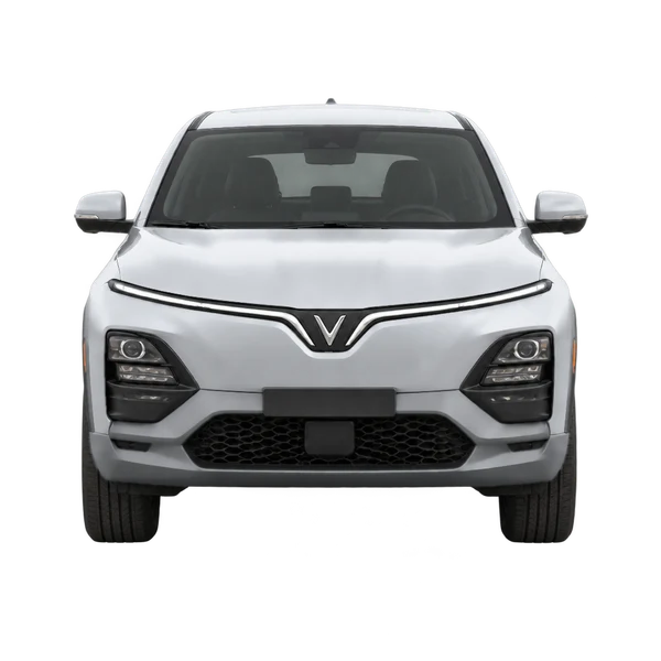 VinFast VF 6 2024 باللون فضي، منظر أمامي