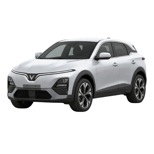 VinFast VF6 2025 باللون فضي، منظر منظر أمامي بزاوية ثلاثة أرباع (متجه لليسار)