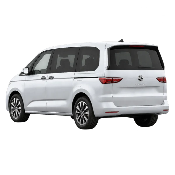 Volkswagen Multivan 2022 باللون فضي، منظر ثلاثة أرباع خلفي (باتجاه اليسار)