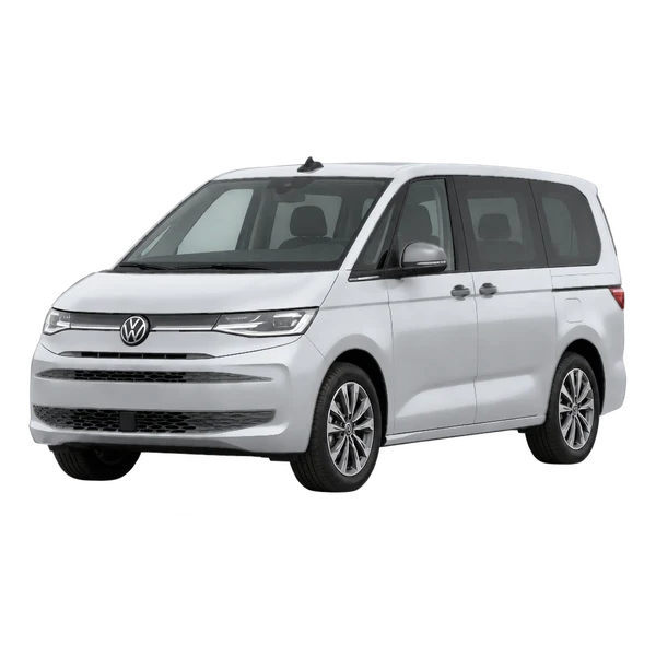 Volkswagen Multivan 2023 باللون فضي، منظر منظر أمامي بزاوية ثلاثة أرباع (متجه لليسار)