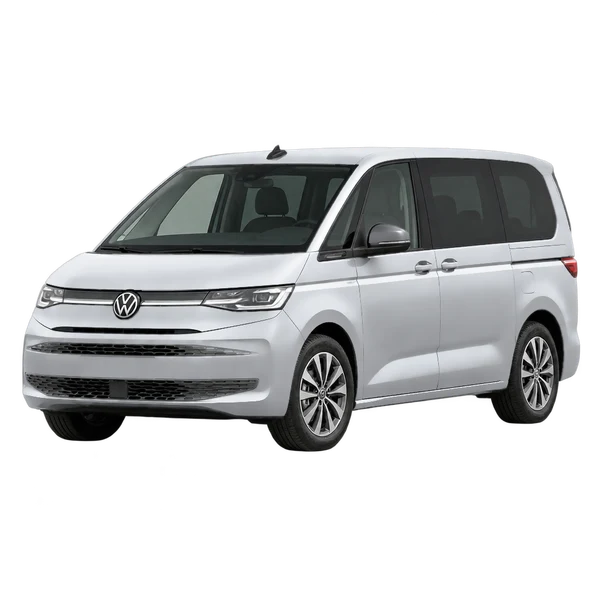 Volkswagen Multivan 2024 باللون فضي، منظر منظر أمامي بزاوية ثلاثة أرباع (متجه لليسار)