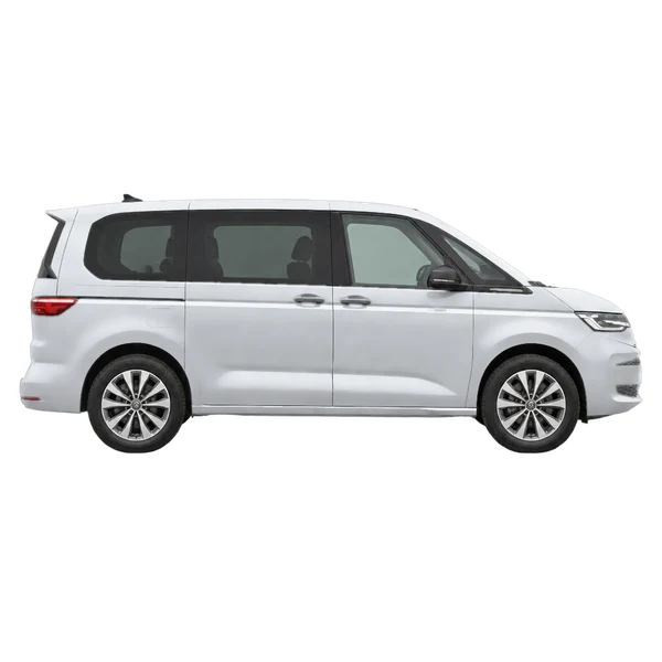 Volkswagen Multivan 2024 باللون فضي، منظر منظر جانبي (باتجاه اليمين)