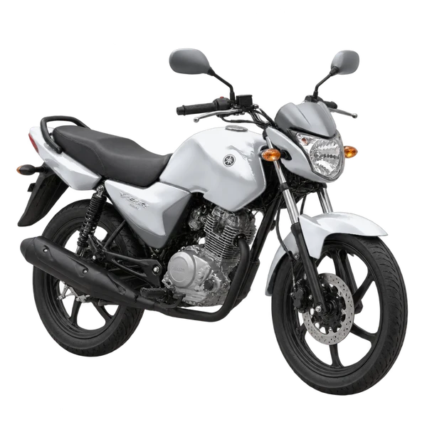Yamaha YBR 2023 باللون فضي، منظر منظر أمامي بزاوية ثلاثة أرباع (متجه لليسار)